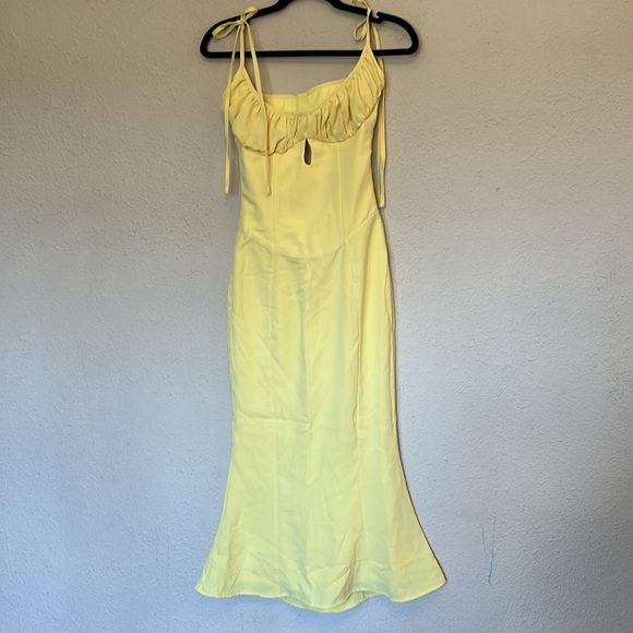 House of CB ‘Soren’ Buttercup Cutout Mermaid Midi yellow size XS - Picture 3 of 11